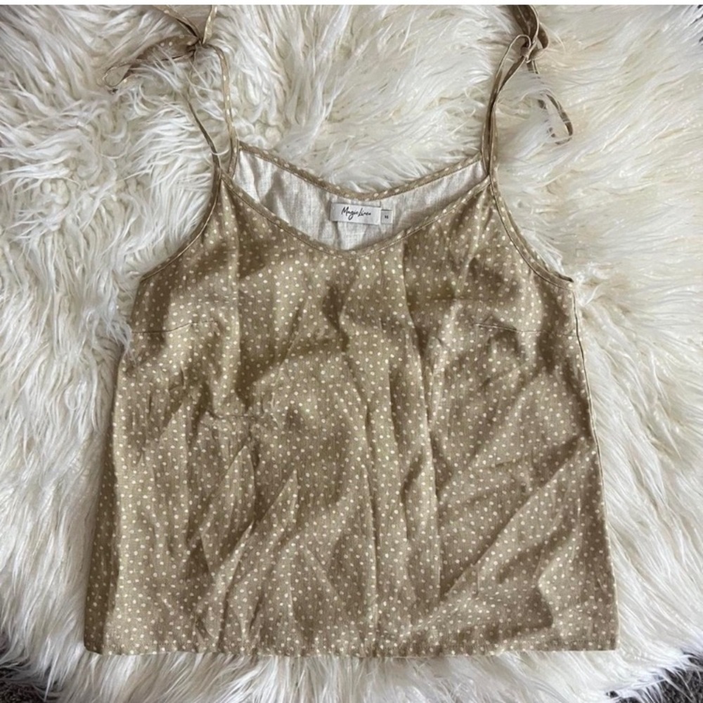 Magic linen polka dot top